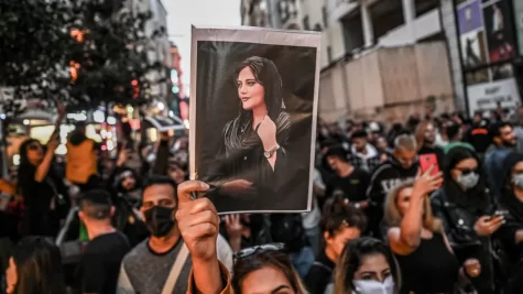 Protesters holding up a picture on Mahsa Amini in Istanbul, Turkey. Credit: Ozan Kose/Getty Images