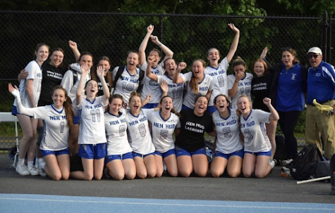 Hen Huds Varsity Girls Lacrosse team. Photo Credit: @rowdaponrecord on Instagram