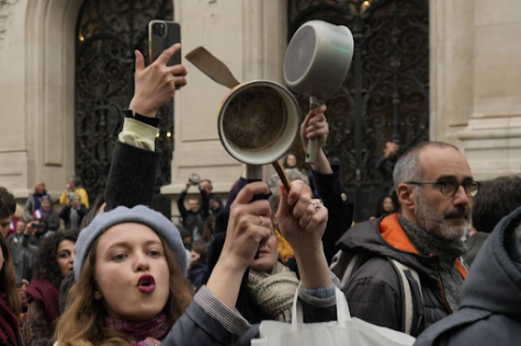 Protesters bang pots and pans at the site of a televised address held by President Macron, hoping to drown out his words. (Photo Credit: The San Diego Union Tribune)